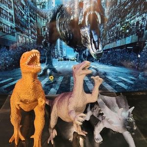 3-Mix Lot Of Dinosaurs • 2-T-Rex (Tyrannosaurus-Rex) • 1-Blue Pentaceratops